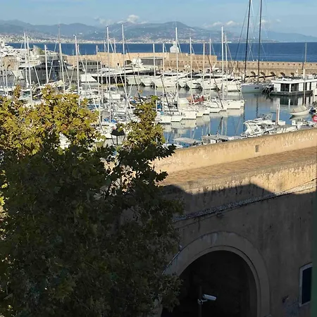 Les Terrasses Du Port Apartamento *